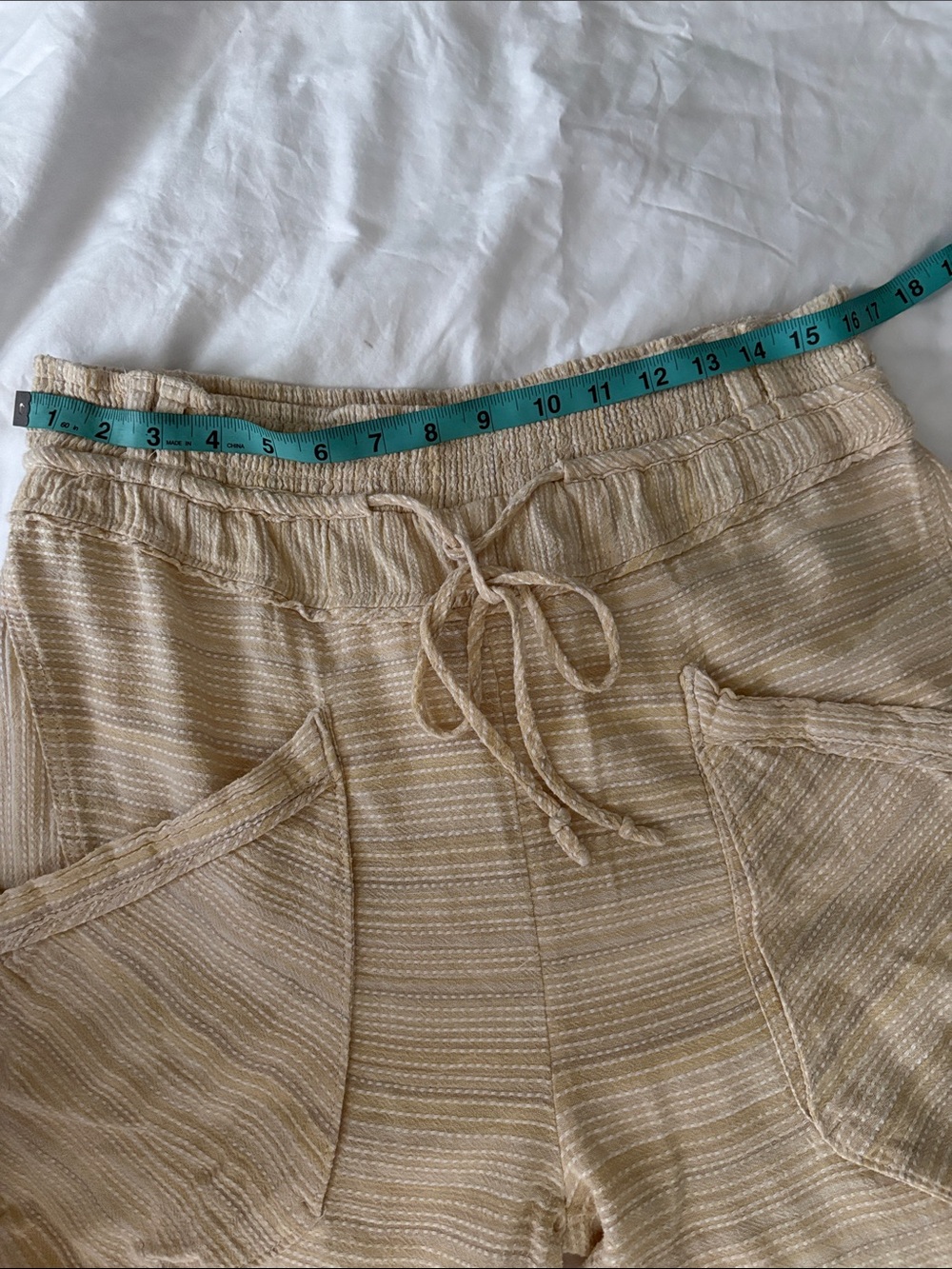 Free People Drawstring Cargo Capris in Cream Size M - Picture 5 of 8